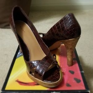 Fioni brown heels
